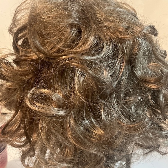 Designer Direct Swept Away Color 18/22 Wig Mid Length Average Size Curly - Picture 4 of 8